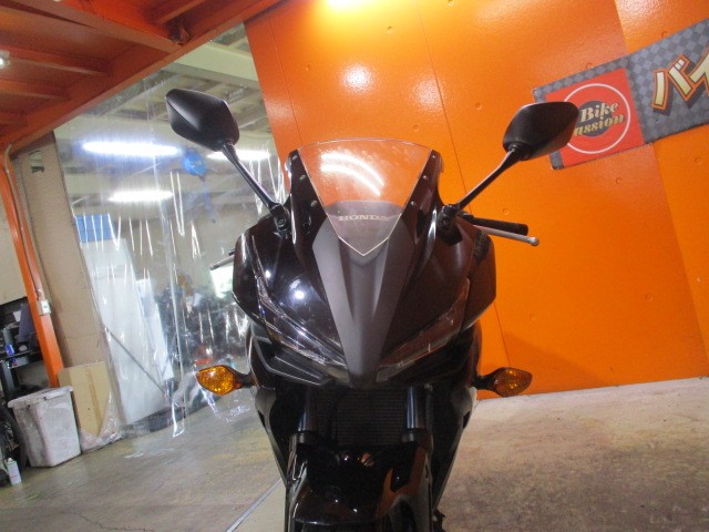 フロントから見てもこの通り状態グッド！後期のＣＢＲ４００Ｒはフェイスが本当に斬新！他店追従不可能価格