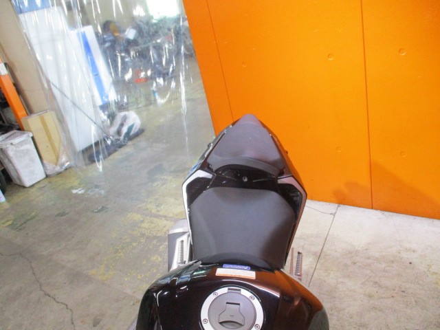 シートもこの通り破れもなければへたりもありません！タンデムも楽々のＣＢＲ４００Ｒ！他店追従不可能価格