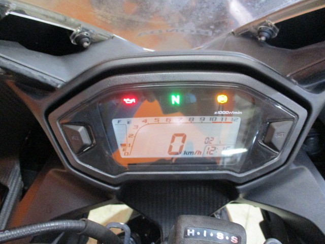 走行もびっくり低走行の１０６６７ｋｍ！！ＣＢＲ４００Ｒは燃料消費率１Ｌ＝３９．７ｋｍの高燃費車！！
