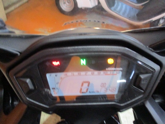 走行もびっくり低走行の７０４１ｋｍ！！ＣＢＲは燃料消費率１Ｌ＝３９．７ｋｍの高燃費車両！