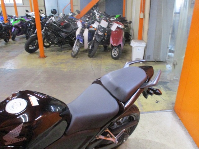 シートもこの通り破れもなければへたりもありません！来店が難しい場合にはお電話にて通販も可能ですよ！