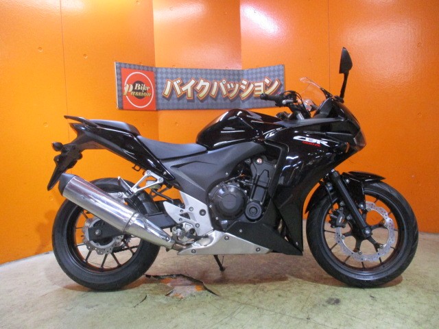 横から見てもこの通り状態グッド！このモデルのＣＢＲ４００Ｒは最高出力４６ＰＳ！最大トルク３７Ｎ！