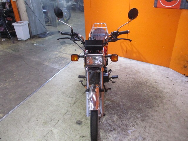 フロントから見てもこの通り状態グッド！安心の高年式ですが、この四角目ヘッドライト！旧車感が凄い！！