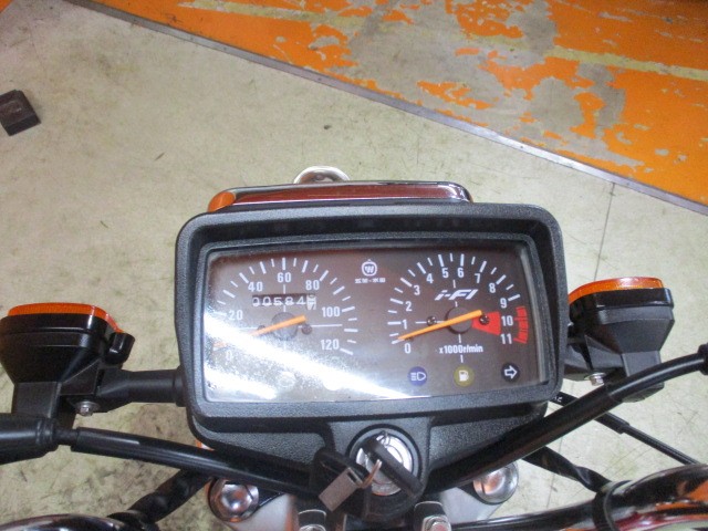 走行もびっくり低走行の５８４ｋｍ！このインパネも四角でこれまた旧車スタイリング！他店追従不可能価格