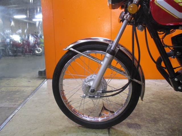 ホイールもこの通り状態グッド！流石２０２２年モデル！スポークもアウターも錆もなくとっても綺麗ですよ！