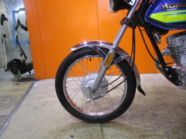 ホイールもこの通り状態グッド！！ブレーキもドラムってのがまた旧車スタイリング！渋い！！