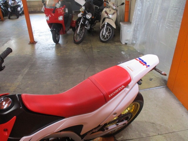 シートもこの通り破れもなくへたりもありません！来店が難しい場合にはお電話にて通販も可能ですよ！