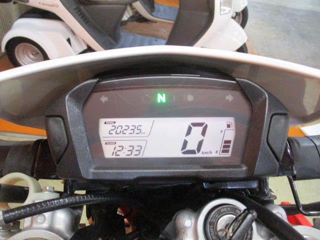 走行も２０２３５ｋｍ！のまだまだの一台！このモデルのＣＲＦは燃料消費率１Ｌ＝４４．３ｋｍの高燃費車！