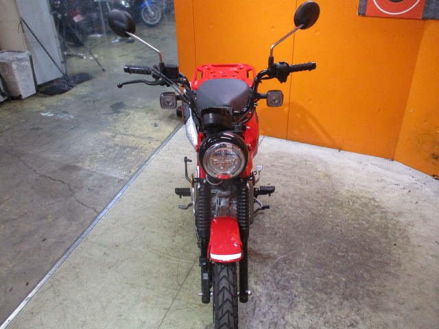 フロントから見てもこの通り状態グッド！！ヘッドライトは勿論ＬＥＤヘッドライト！通販も大歓迎の一台！