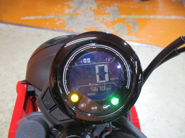 走行も５６７０ｋｍの低走行車！！１オーナー車で自賠責も令和８年の７月までがっつり残っていますよ！！