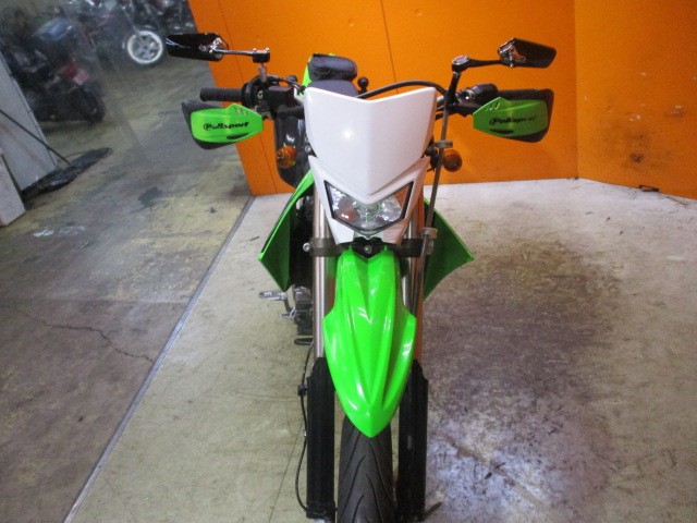 フロントから見てもこの通り状態グッド！！フェイスはＤトラＸのフェイスに変更済み！ナックルガードも装備