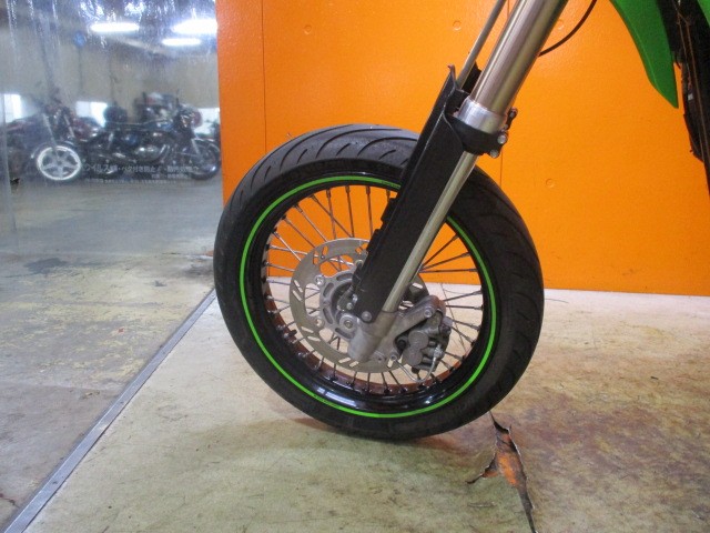 ホイールもこの通り状態グッド！！フォークのアウターまでもが綺麗な一台！勿論通販も大歓迎の一台！！