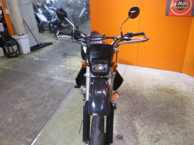 フロントから見てもこの通り状態グッド！Ｄトラッカーも今や希少車！悩むのは本当に危険な一台ですよ！