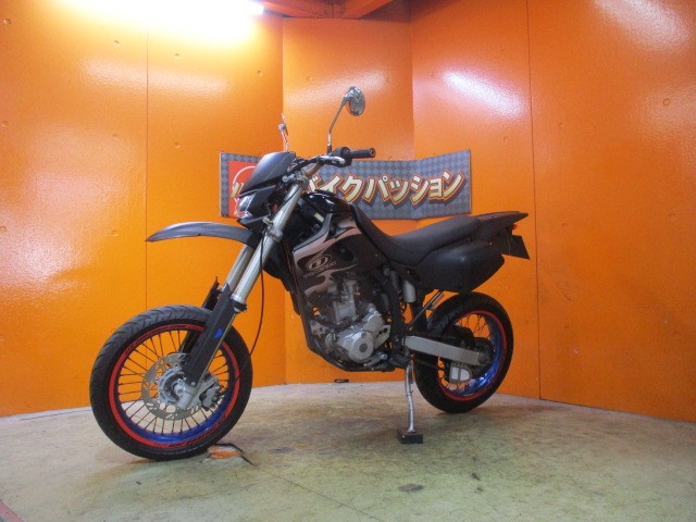 こちらの車両は納車点検を行わないので保証はありませんが支払総額がとってもリーズナブル！早い者勝ち！！