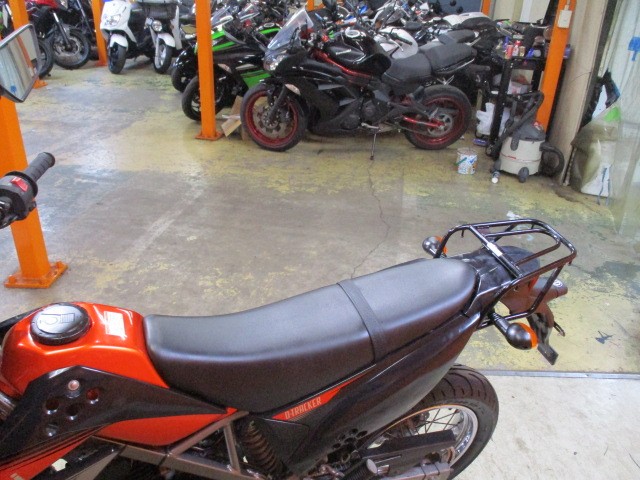 シートもこの通り破れもなければへたりもありません！再度ですが、社外キャリア装備は嬉しいオプション！！