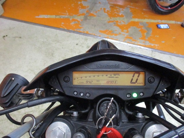 走行もまだまだの１８９０３ｋｍ！！燃料消費率１Ｌ＝５３．５ｋｍはかなりの高燃費車両ですよ！！