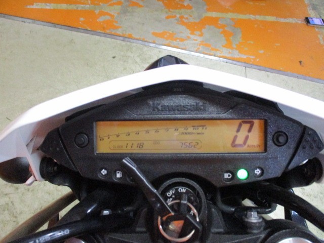 走行びっくり低走行の７５６２ｋｍ！！燃料消費率１Ｌ＝５３．５ｋｍはやばい高燃費車両！決済価格！！