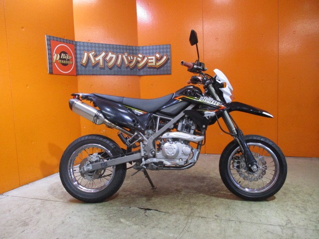 横から見てもこの通り状態グッド！外装は勿論エンジンもホイールも綺麗な一台ですよ！他店追従不可能価格！