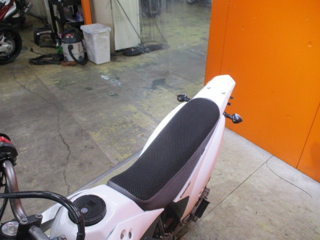 シートもこの通り破れもなければへたりもありません！専門店でもディーラーでもない当社の驚きのこの価格！