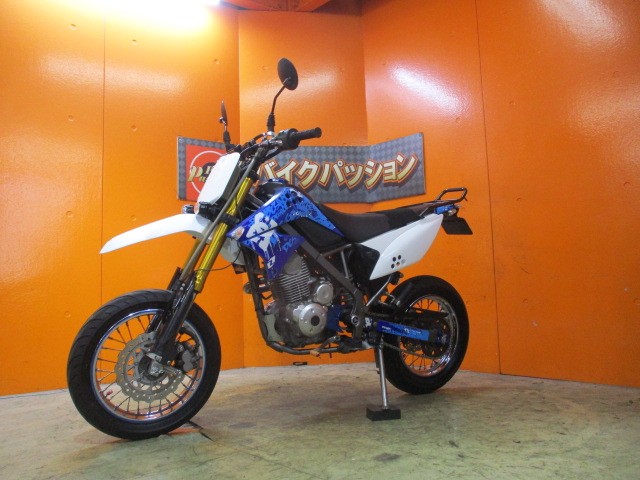 こちらの車両は納車点検を行わないので保証はありませんが支払総額がとってもリーズナブル！早い者勝の一台