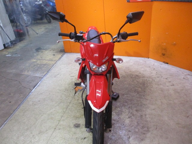 フロントから見てもこの通り状態グッド！！今やＤトラッカー１２５も希少車悩むのは本当に危険な一台！！