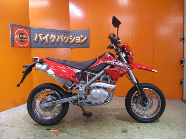 横から見てもこの通り状態グッド！！専門店でもディーラーでもない量販店の当社だからこそできるこの価格！