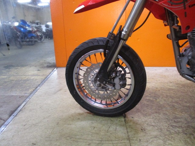 ホイールもこの通り状態グッド！Ｄトラ１２５はフォークも純正で倒立フォーク！走行性能が違いますよ！！