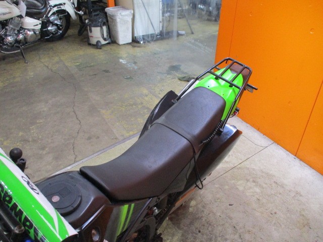 シートもこの通り破れもなければへたりもありません！社外キャリア装備も嬉しいオプション！通販も大歓迎！