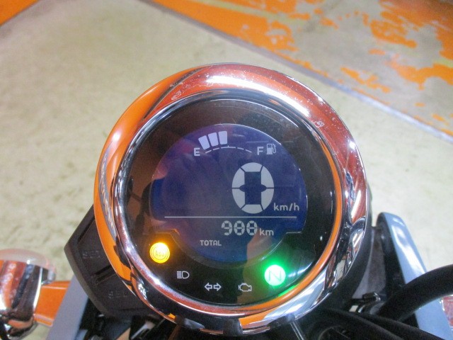 走行もびっくり低走行の９８８ｋｍ！このフルデジタルのインパネはとっても見やすい！他店追従不可能価格！