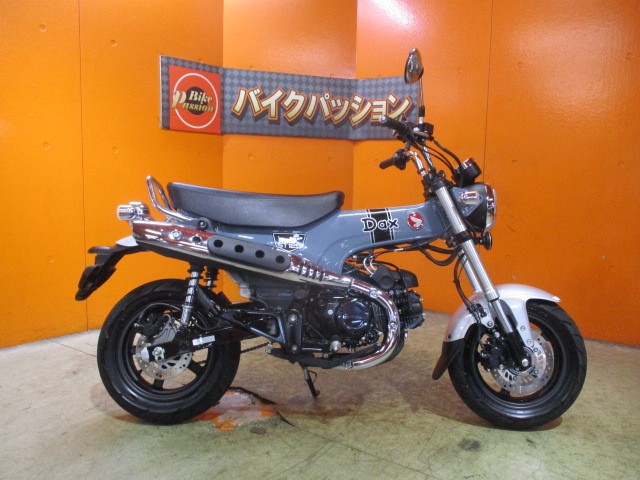 横から見てもこの通り状態状態グッド！このモデルのダックスは燃料消費率１Ｌ＝６５．７ｋｍの高燃費車！