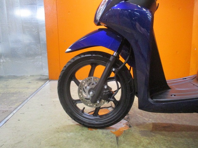 ホイールもこの通り状態グッド！前オーナー様かなり大事に乗られたようでフォークのアウターまでもが綺麗！