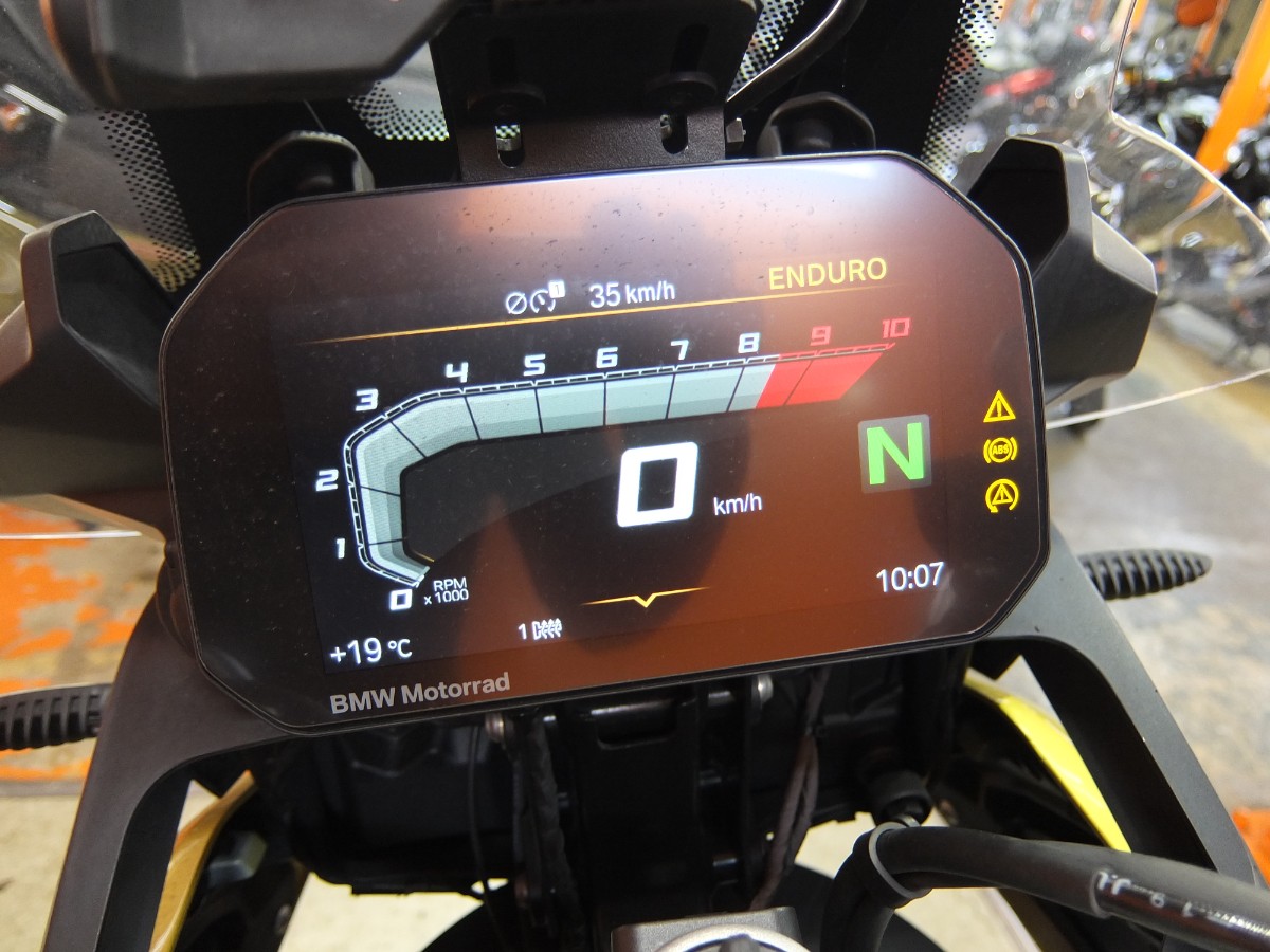 距離は7488㎞と低走行！しっかりメンテナンスすれば10万kmはざらに走れちゃいます！