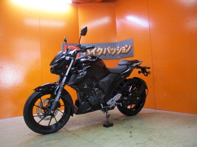 こちらの車両は納車点検を行わないので保証はありませんが支払総額がとってもリーズナブル！勝負価格の一台