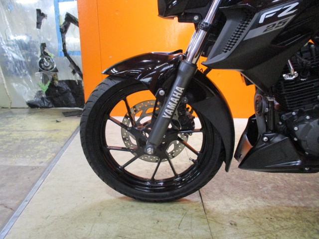 ホイールもこの通り状態グッド！！まるで社外品のようにかっこいい！純正ホイール！！