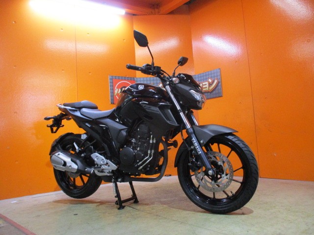 ２０１８年のＦＺ２５が入荷！！真剣に購入を希望の方は悩む前に０９０４４１８５３３２小西まで！！