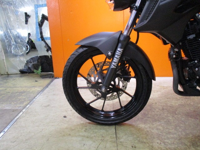 私の主観ですが、このＦＺ２５の純正ホイールってまるで社外品のようにかっこいいですよね！！