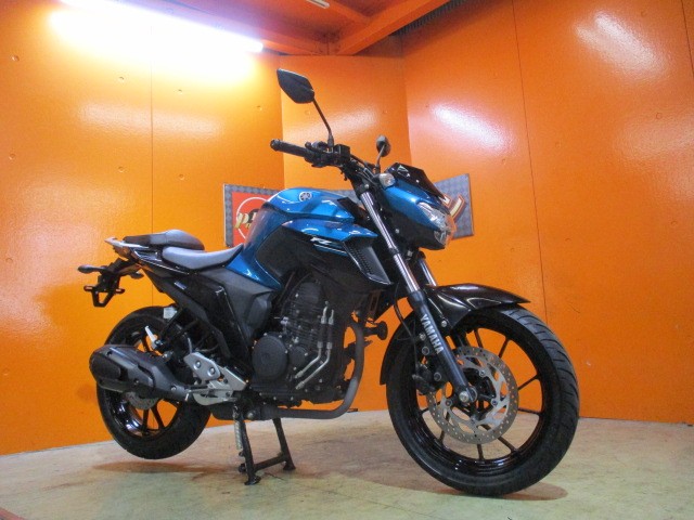 人気の高いバリスティックブルーのＦＺ２５が入荷！購入を希望の方は悩む前に０９０４４１８５３３２小西！