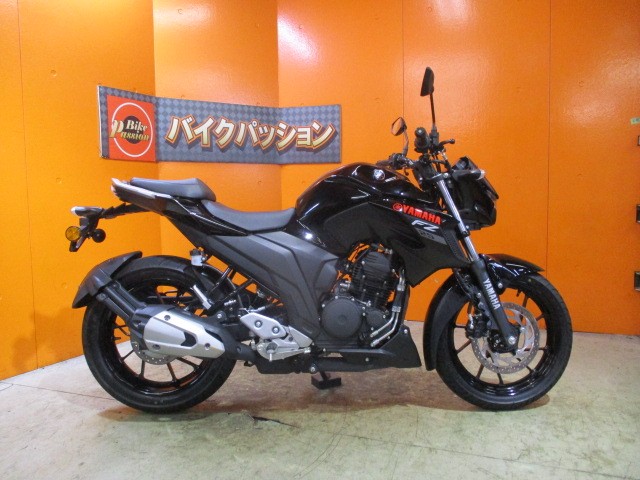 横から見てもこの通り状態グッド！！やはり現行モデルはかっこいい！去年モデルですから本当に綺麗な一台！