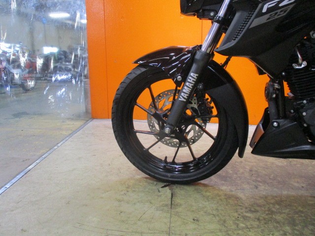 ホイールもこの通り状態グッド！！フォークのアウターまでもが綺麗な一台！通販も勿論大歓迎の一台ですよ！