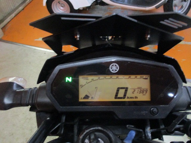 走行もまだまだの２１３８９ｋｍ！外観をこわさないスポーツグリップヒーターも装備済み！この時期は嬉しい