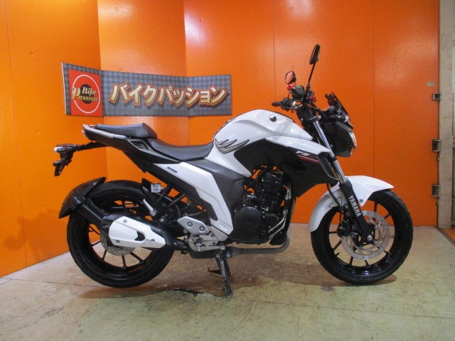 横から見てもこの通り状態グッド！！左右アジャスター機能付きレバーも装備！オプション満載の一台ですよ！