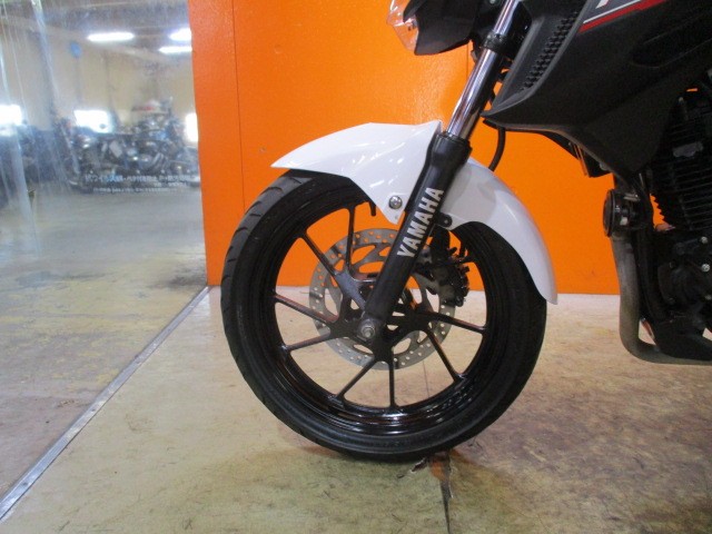 ホイールもこの通り状態グッド！！ＦＺ２５の純正ホイールはまるで社外品のようにかっこいいホイール！！