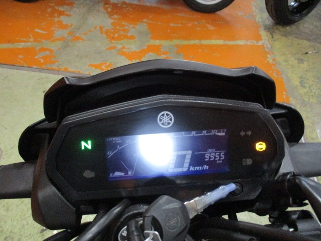 走行も９９５５ｋｍの低走行車！ＦＺ２５はインパネがフルデジタルでとっても見やすいですよ！！決済価格！