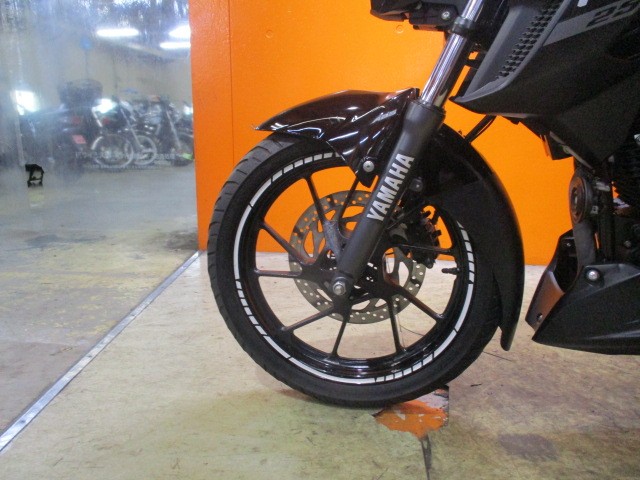 ホイールもこの通り状態グッド！私の主観ですが、ＦＺ２５の純正ホイールってやばいかっこよくないですか！