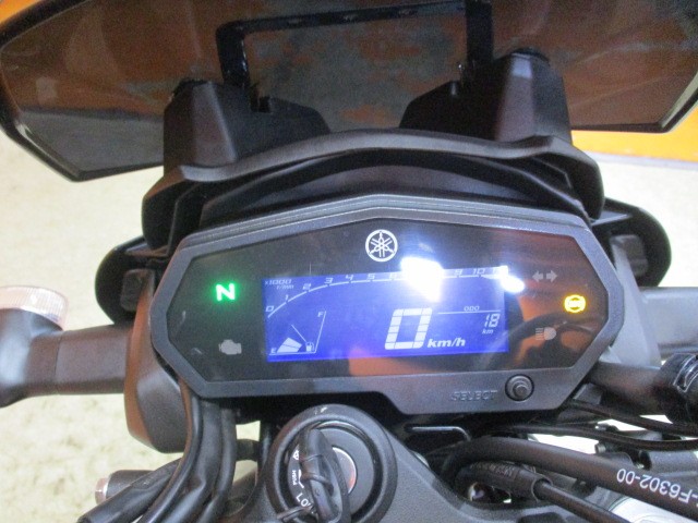 走行びっくり低走行の１８ｋｍ！！ＦＺＳのインパネはフルデジタルでとっても見やすい！他店追従不可能価格