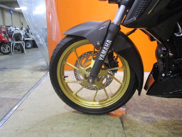 ホイールもこの通り状態グッド！フォークのアウターまでもが綺麗な一台がこの価格は正に他店追従不可能価格