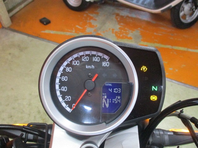 走行もびっくり低走行の４１０３ｋｍ！ＡＢＳにトラクションコントロール装備済みの上級グレードモデル！！