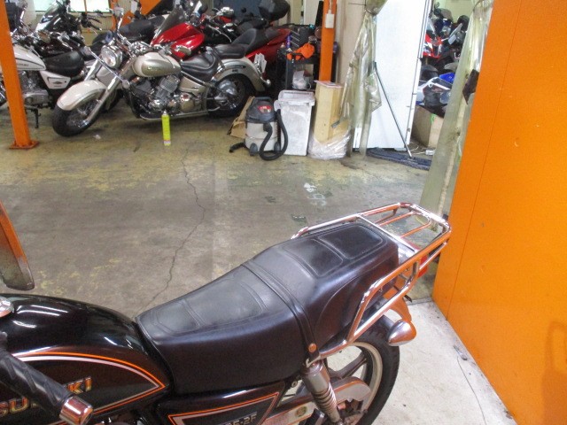 シートもこの通り破れもなければへたりもありません！タンデムも楽々のＧＮ１２５－２Ｆ！早い者勝ちの一台