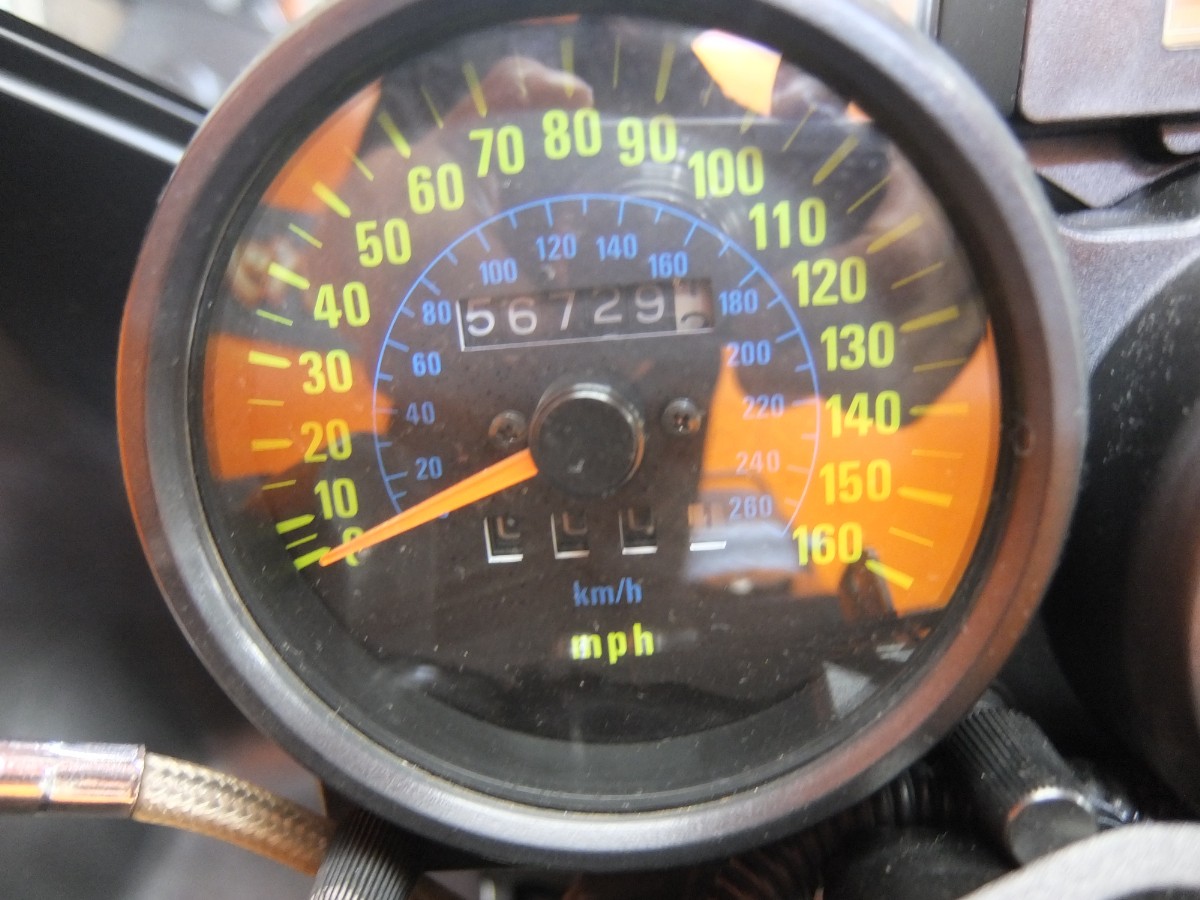 56729㎞と距離はなかなか走っていますね。ですが、1984年のバイクですので妥当でしょう！