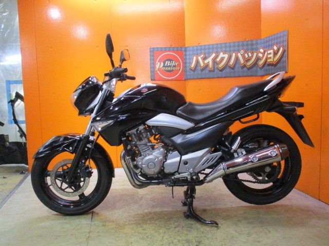 反対側もこの通り状態グッド！！外装は勿論！エンジンもマフラーも綺麗なお買い得な一台は早い者勝ち！！